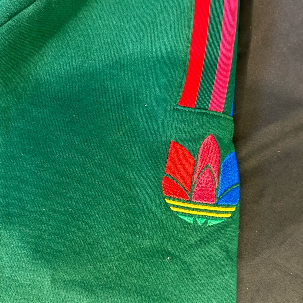 Adidas Men's  Adicolor 3D Trefoil Crewneck 3 Stripes  Sweatshirt - Picture 3 of 5